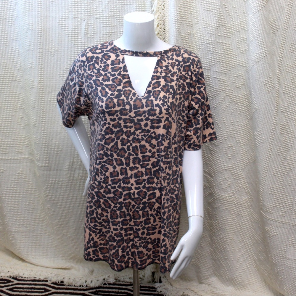 Leopard V-neck top